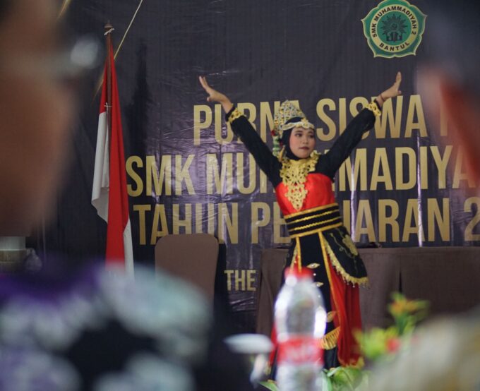 Gerak Tari Anggun, Penuh Makna: Siswa SMK Muhammadiyah 2 Bantul Tampil Memukau di Wisuda Grand Palace Hotel Gerak Tari Anggun, Penuh Makna: Siswa SMK Muhammadiyah 2 Bantul Tampil Memukau di Wisuda Grand Palace Hotel