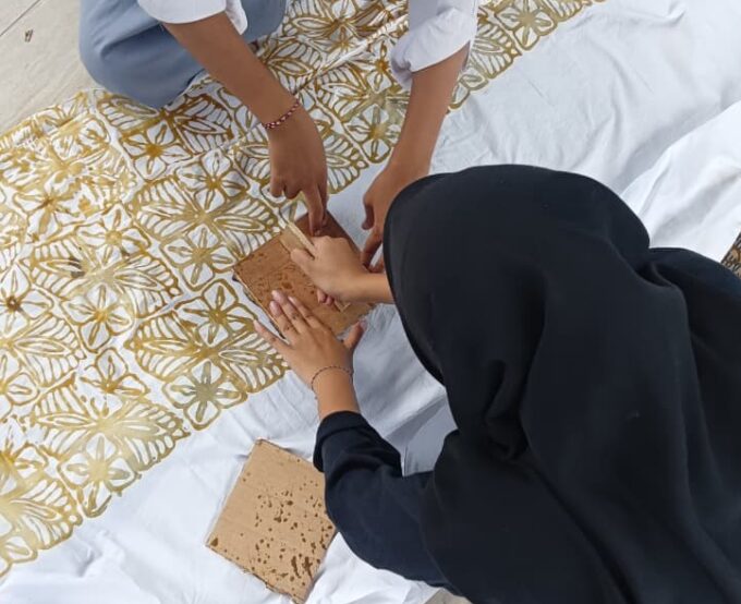 Dari Kain Jadi Karya: Siswa SMK Muhammadiyah 2 Bantul Berkreasi Lewat Ekskul Batik Dari Kain Jadi Karya: Siswa SMK Muhammadiyah 2 Bantul Berkreasi Lewat Ekskul Batik