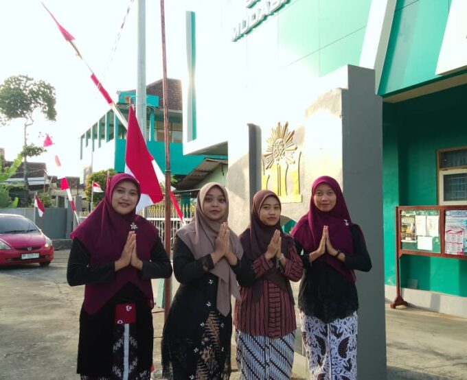 Hangatnya Pagi di SMK Muhammadiyah 2 Bantul: Menanamkan Sopan Santun Lewat Gerakan 5S Hangatnya Pagi di SMK Muhammadiyah 2 Bantul: Menanamkan Sopan Santun Lewat Gerakan 5S