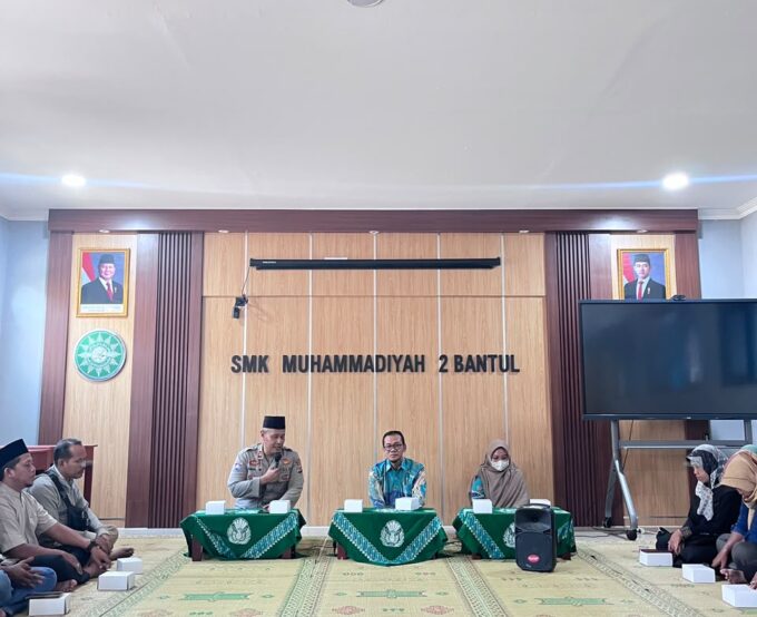 Menjemput Keberkahan: SMK Muhammadiyah 2 Bantul Gelar Pengajian "Anak sebagai Tabungan Akhirat" dan Penyerahan KHS
